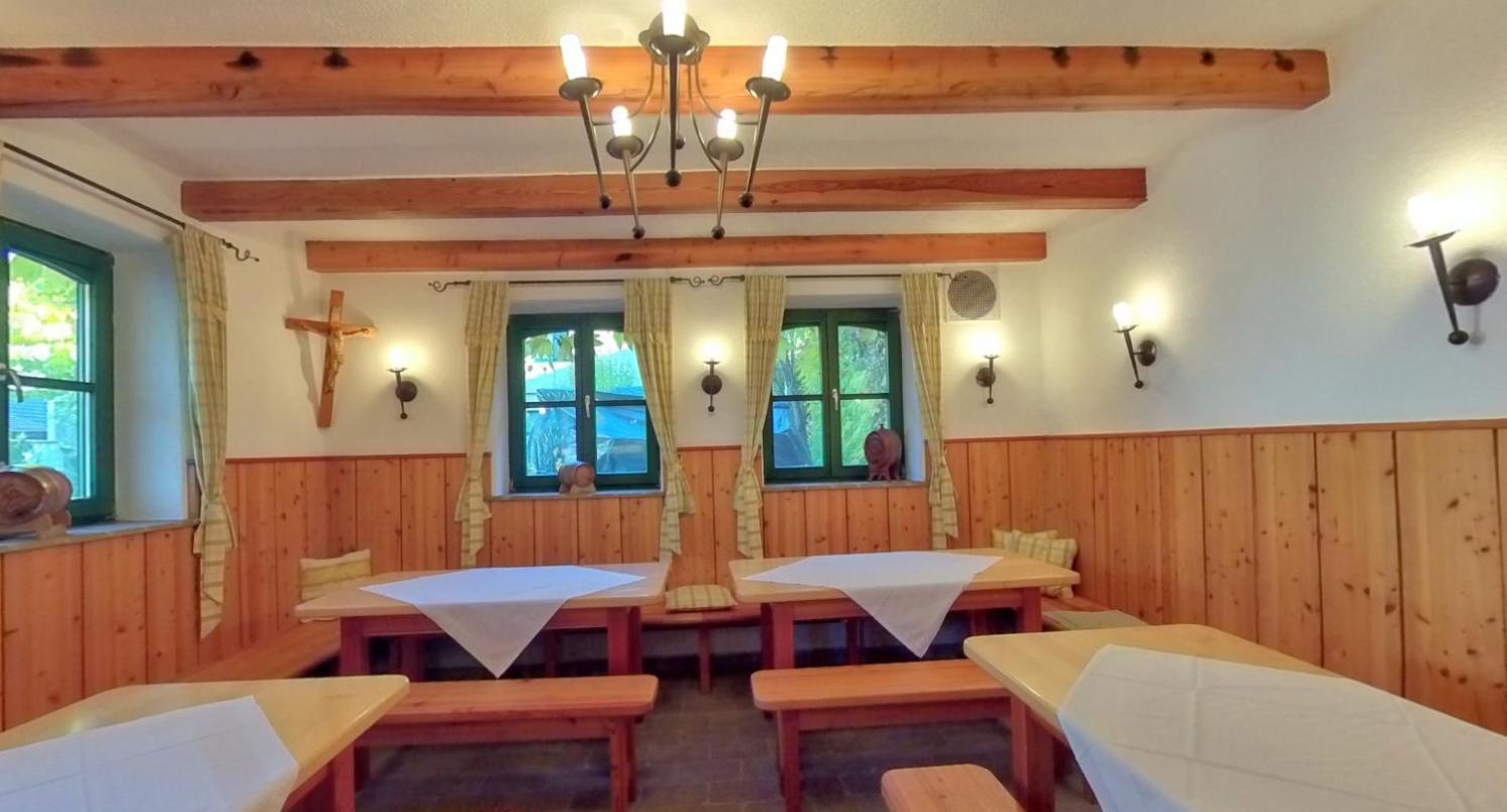 Hotel-Restaurant-Vinothek Felix Sommer Auersthal Eksteriør billede